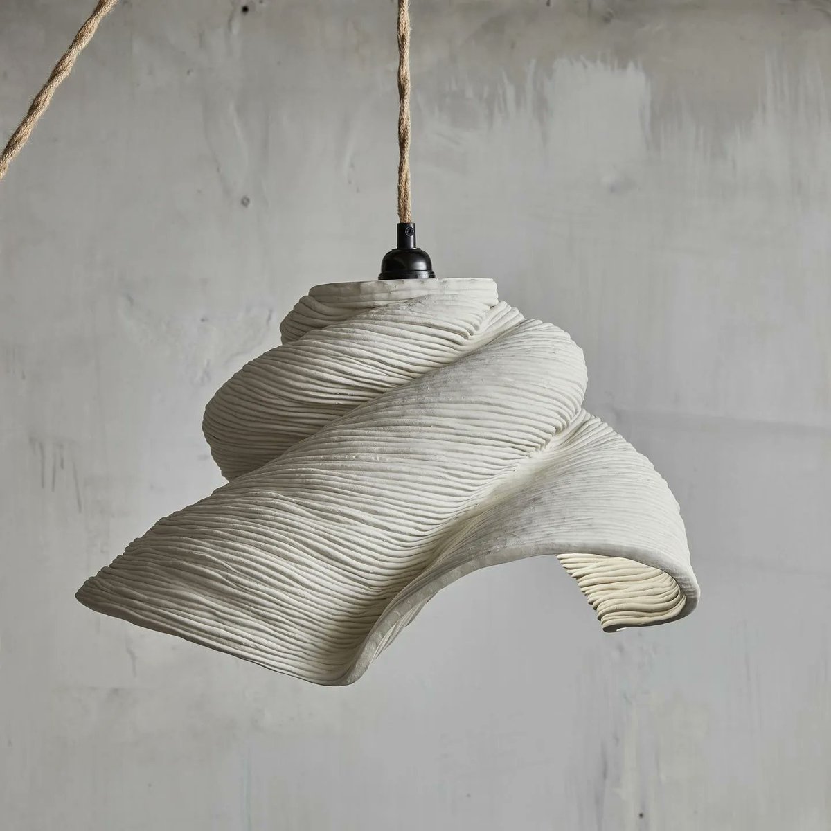 cortexcreatives's tweet image. ART: Handmade, ceramic pendant lamp by @philipmsoucy. Photography by @adammilliron.