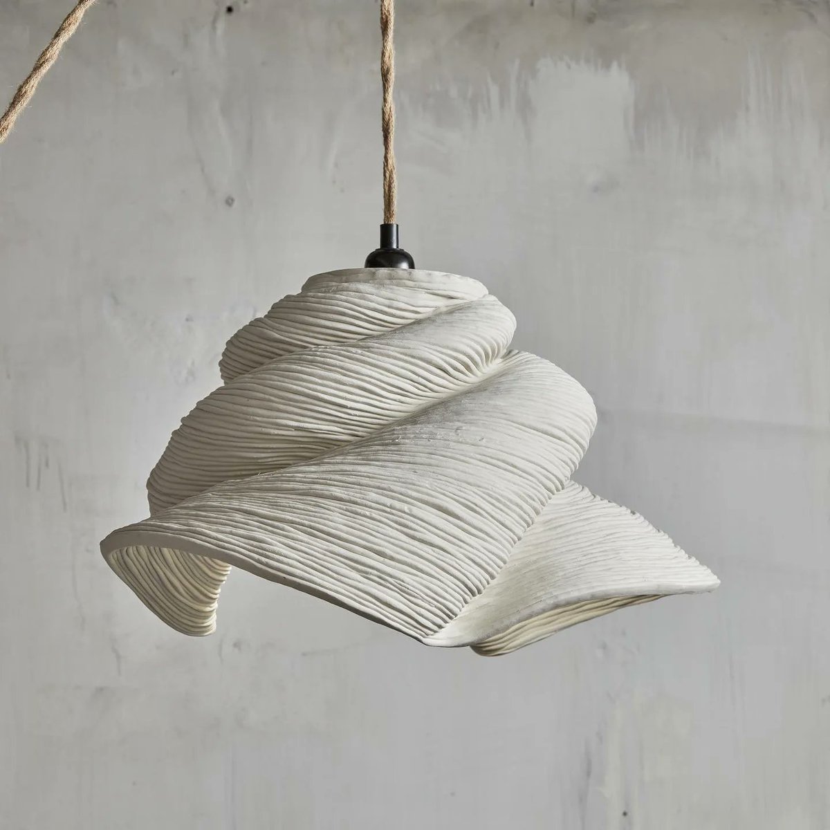 cortexcreatives's tweet image. ART: Handmade, ceramic pendant lamp by @philipmsoucy. Photography by @adammilliron.