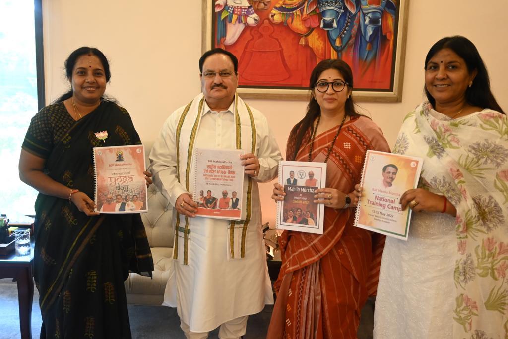 deeptirawatbjp's tweet image. आज @BJP4India राष्ट्रीय अध्यक्ष आदरणीय श्री @JPNadda जी से @BJPMahilaMorcha राष्ट्रीय अध्यक्ष श्रीमती @VanathiBJPजी व राष्ट्रीय महामंत्री सुश्री @InduGauswamiजी के साथ पूर्व में हुए कार्यक्रमों की रिपोर्ट सोंपी एवं #महिला_मोर्चा के कई विषयों पर मार्गदर्शन प्राप्त हुआ।
@blsanthosh