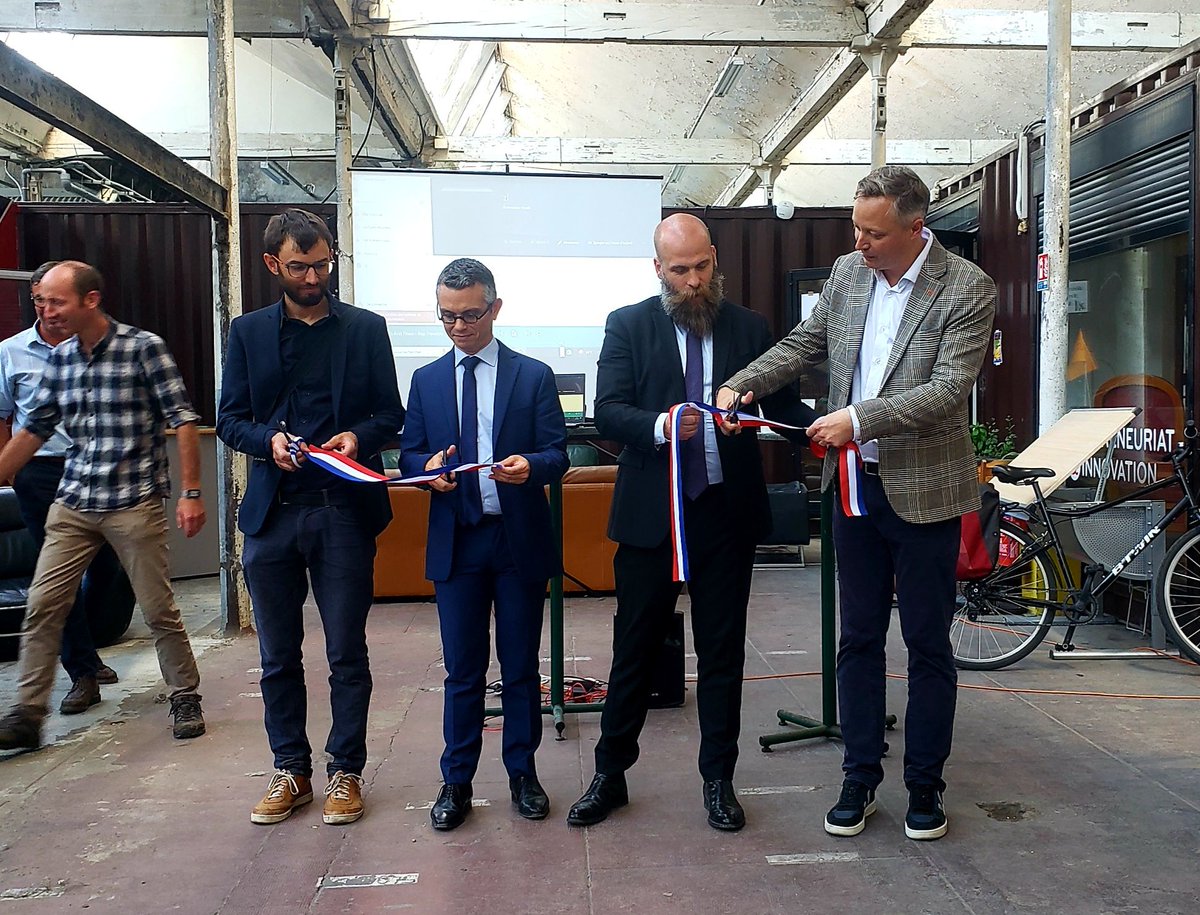 PSCVilleurbanne's tweet photo. Inauguration de la #ZoneLibre en présence de @pelce, un lieu de vie semi-collectif qui s'adapte à ses habitant·es, et non l'inverse. Un exemple du paradigme du #LogementDabord, plébiscité à #Villeurbanne et dans le #GrandLyon
cc @RenaudPayre @leGIE_LVA https://t.co/5HR02FG6vY