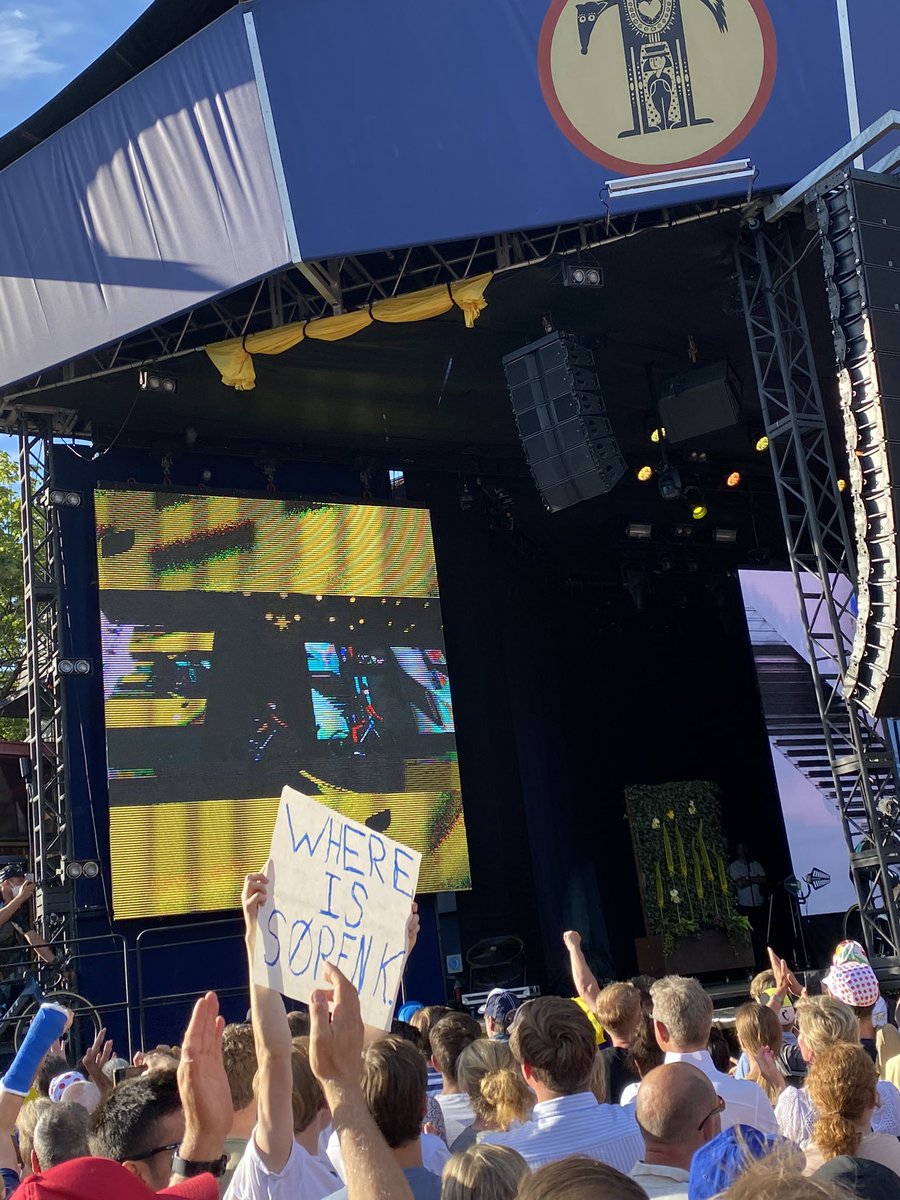 MBruunJorgensen's tweet photo. Ikke mange skilte i Tivoli, men der er i hvert fald ét: “Where is Søren K?” #letourdk https://t.co/hDAYypW9Fg