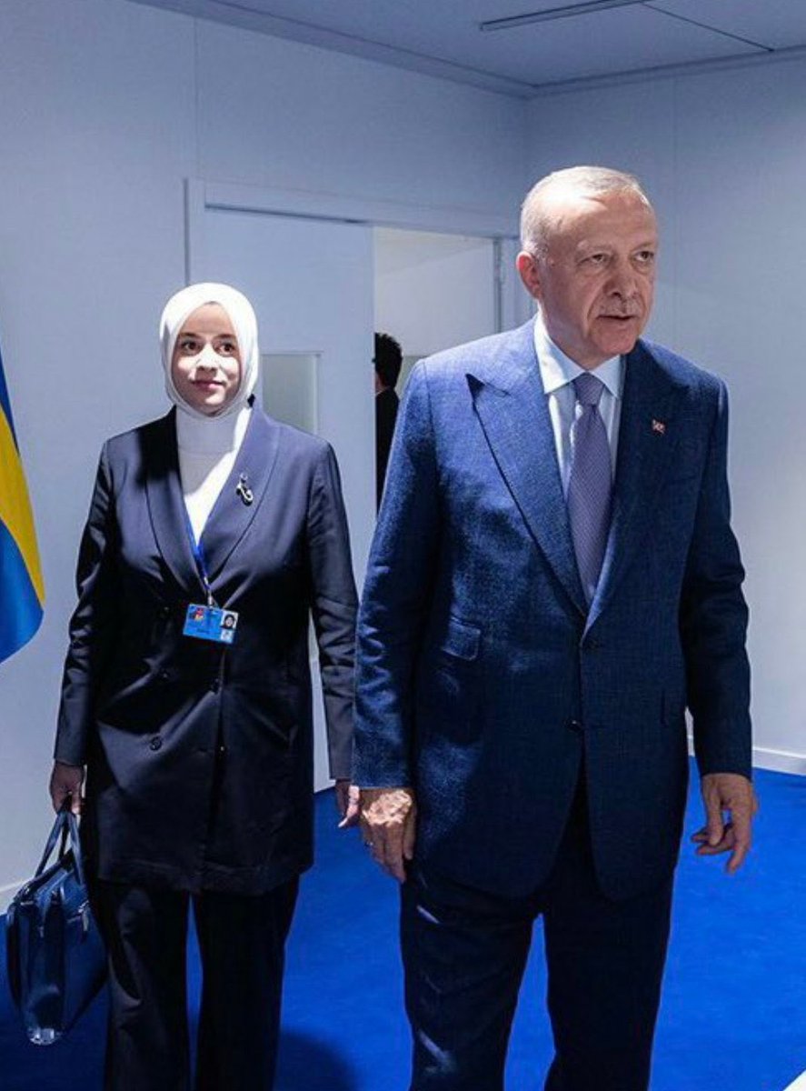 Bir zamanlar “başörtüsü ile okula giremezken” şimdi #Nato'ya bile giriyoruz..

Çoookk büyüksün be REİS. 

#TürkiyeKazandı #ErdoğanınYanındayız