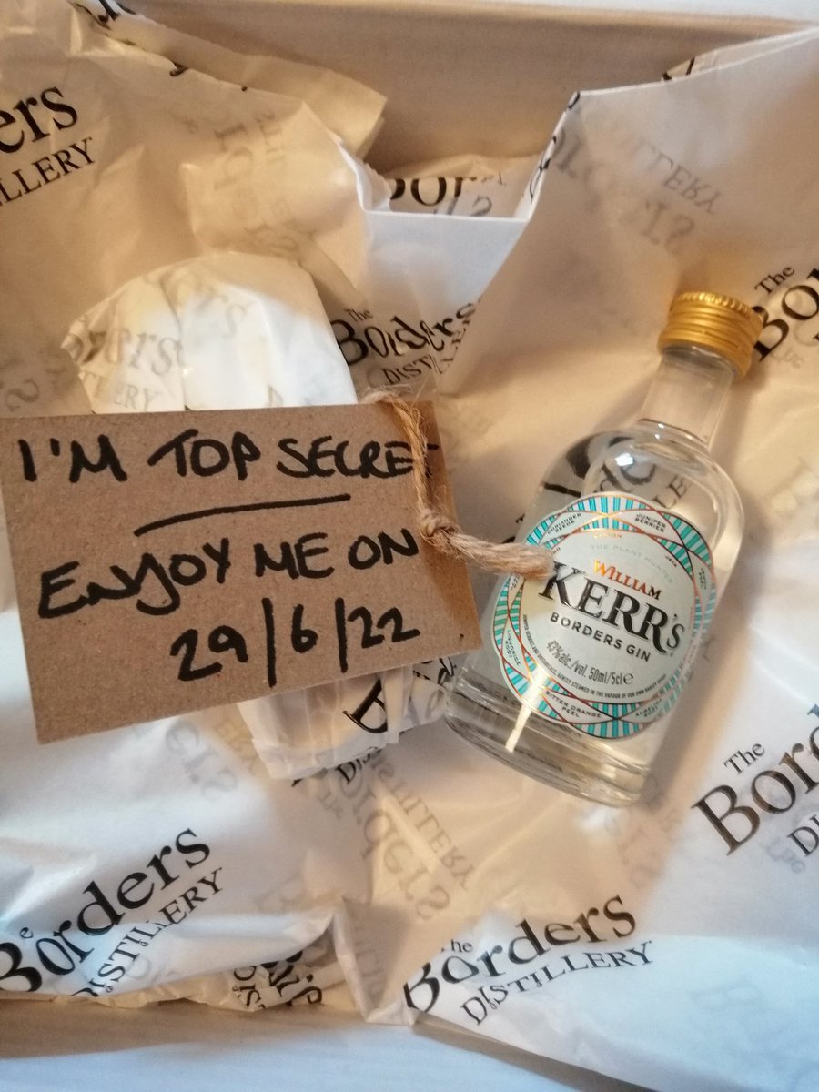 MashtunandMeow's tweet photo. Just an hour to go til we find out what's in our secret #KerrsGin bottle with @TheWhiskyWire! Little #GinCat is definitely curious! https://t.co/B76Q7VumRX