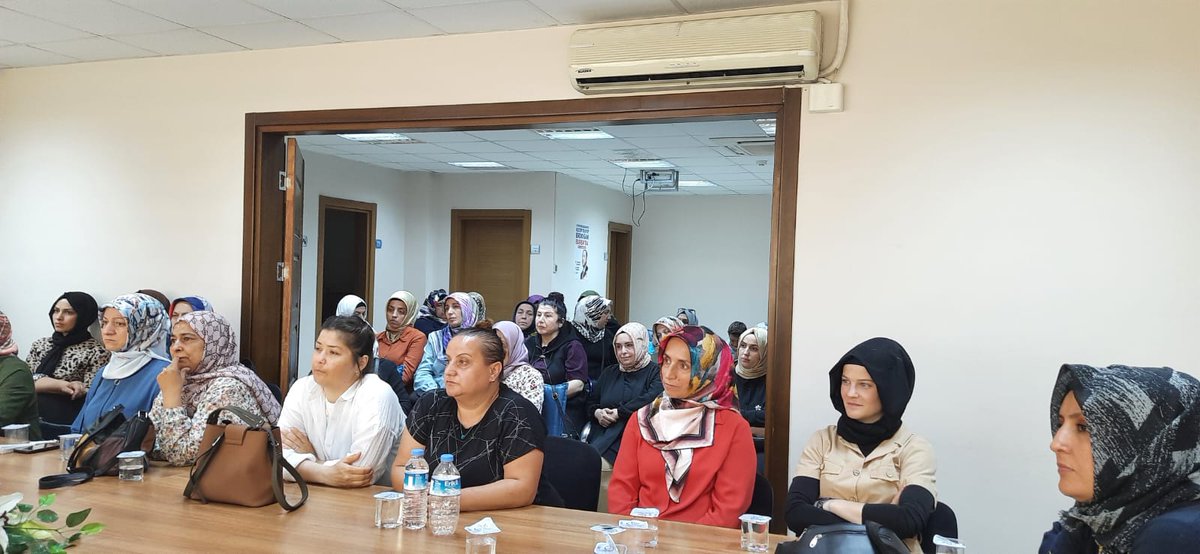 akkadingemlik's tweet photo. Başkanımız Aynur Beki Başkanlığında,İlçe Başkanımız M.Şamil Yiğit'in katılımlarıyla Yönetim Kurulu Üyelerimiz,Yedek Yönetim Kurulu Üyelerimiz ve Mahalle Başkanlarımız ile istişare ve değerlendirme toplantısı gerçekleştirdik. https://t.co/7AAL6BLlkl