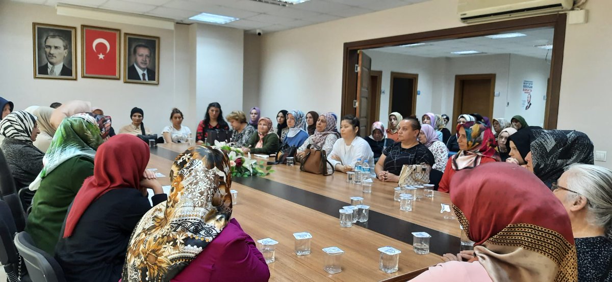 akkadingemlik's tweet photo. Başkanımız Aynur Beki Başkanlığında,İlçe Başkanımız M.Şamil Yiğit'in katılımlarıyla Yönetim Kurulu Üyelerimiz,Yedek Yönetim Kurulu Üyelerimiz ve Mahalle Başkanlarımız ile istişare ve değerlendirme toplantısı gerçekleştirdik. https://t.co/7AAL6BLlkl