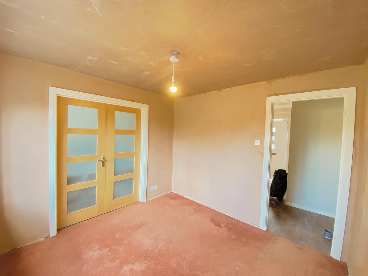 Penfold_P_S's tweet image. Dining room full room re skim after coving, dado rail + skirting removed. #reskim #replaster #penfoldplasteringservices