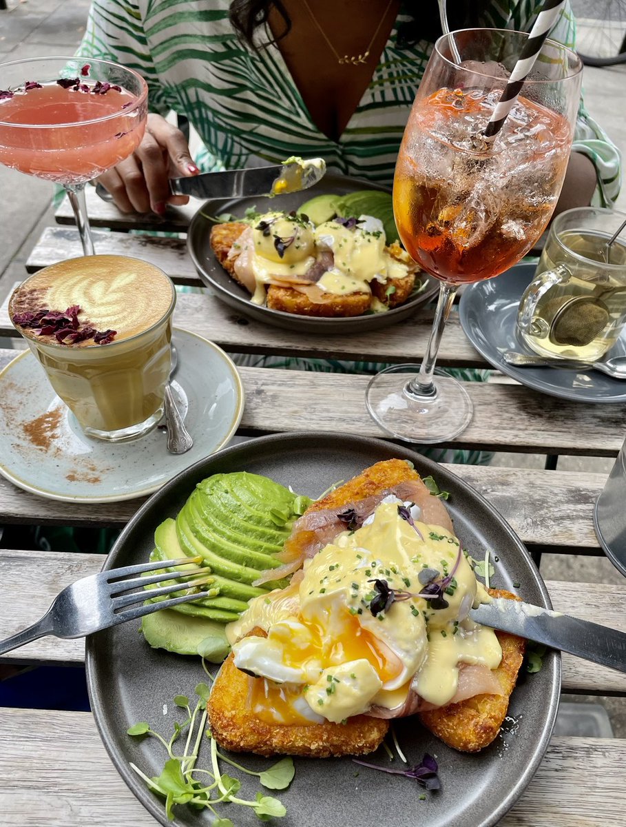 SianBaldock's tweet image. Ladies that brunch #AL @halfcup_ @geekybutcool