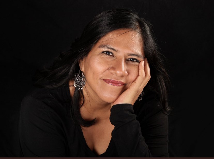 labettyblogger's tweet photo. Este viernes, a las 13:30, conversaré con @SocorroVenegas sobre Ceniza roja, el diario de duelo que escribió hace más de 20 años cuando perdió a la persona que amaba y que @paginasdeespuma ha publicado este año. Acompáñanos en la sección de cultura de @EsRadioAND https://t.co/F6AL42HPQU