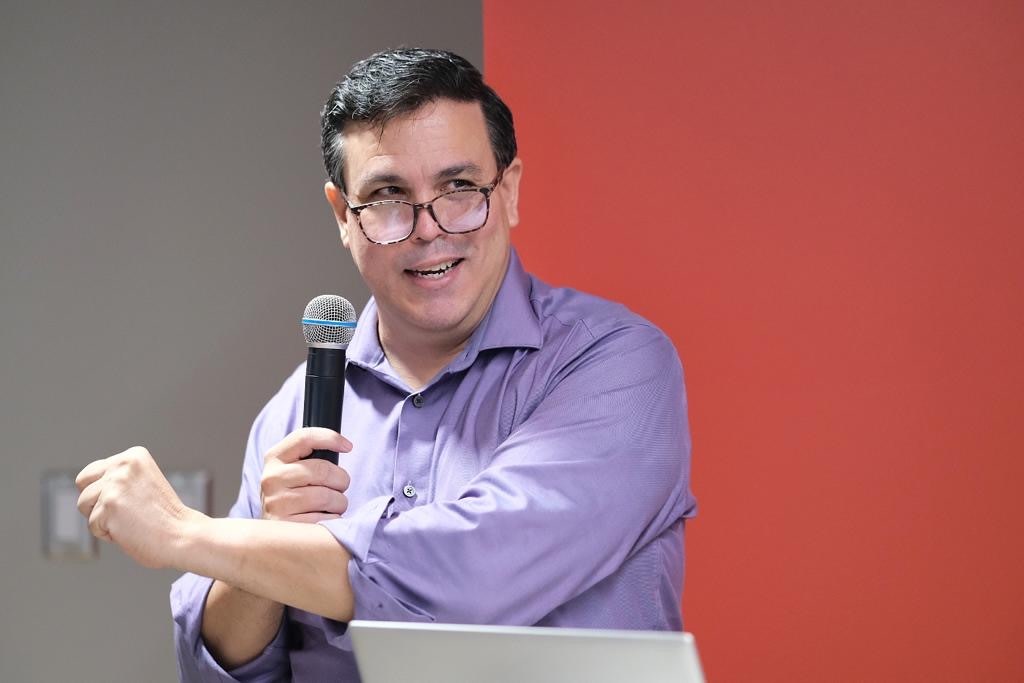 fase1org's tweet photo. 🧵 2/2 Agradecidas de @Colmena_66, @p18startups, @GrupoGuayacan y Eddie López por tanta información valiosa. Además, agradecemos a Rafael G. Rivera del Departamento de la Vivienda, quien nos acompaño en la bienvenida.
#Fase1Intensive https://t.co/6MpraiH26Y