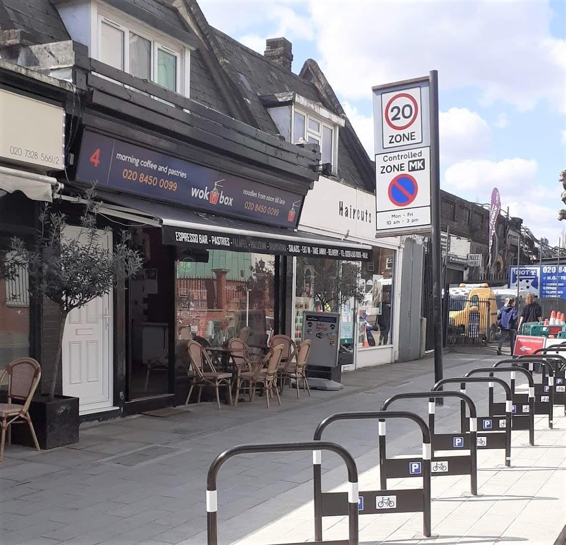 #SpanielHour 
‼️APPEAL FOR WITNESSES
WERE YOU IN THE #KILBURN #STATION/ EXETER RD/ WOK BOX area on SATURDAY 14/5/22 4PM?  DID YOU SEE A BROWN #SPANIEL running loose? Is there a local spaniel that roams?
Please RING/TEXT 07940 505 297 with any information or SEND US A MESSAGE TY