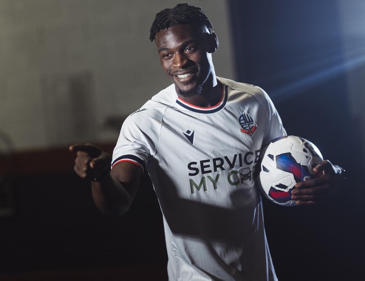 Rate the kit out of 10, I’m having it 🤌🏾📸 <a href="/OfficialBWFC/">Bolton Wanderers</a>