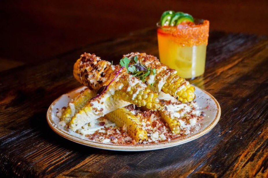 Elote, but make 'em ribs! Grilled corn topped with lime crema, smoked bacon, parmesan, green onions, chili powder, white truffle oil essence. Also available for 1/2 price during #HappyHour, 4-6pm! 🌽🥓