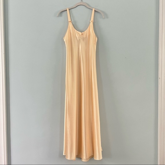 rubyprojectfdn's tweet image. So good I had to share! Check out all the items I'm loving on @Poshmarkapp from @pintsizedmarina #poshmark #fashion #style #shopmycloset #abyer #theory #dior: posh.mk/fZcnP9Nbgrb