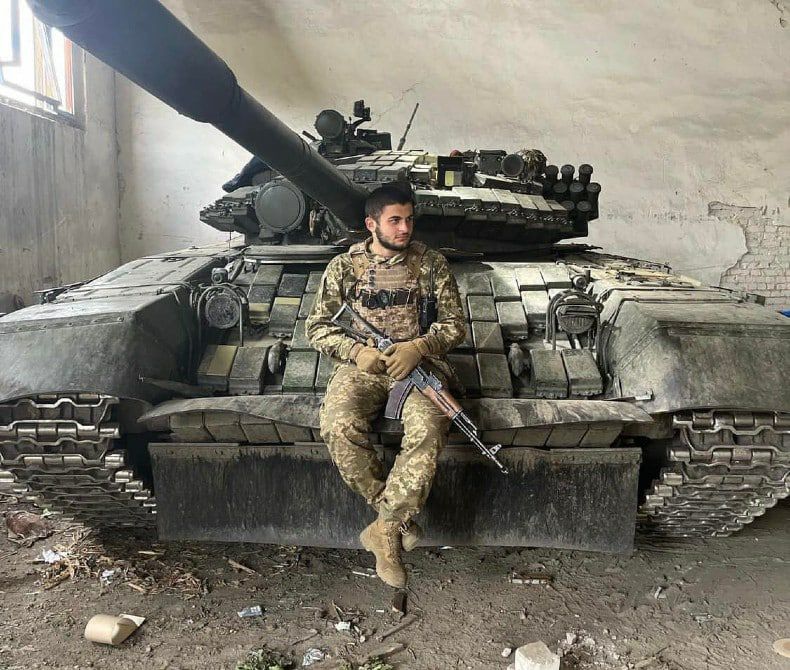 22 червня під час боїв за Сєвєродонецьк загинув військовослужбовець з Краматорська Армен Оганесян. Йому було 20 років.
Вічна пам'ять та вічна слава Герою 🕯️🇺🇦