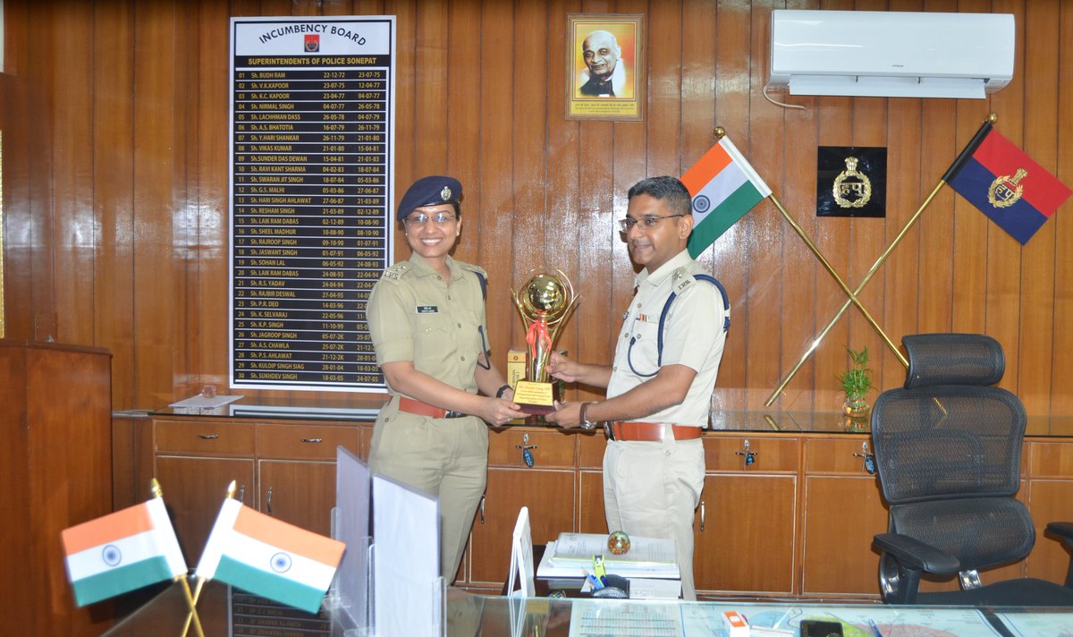 SonipatPolice's tweet photo. दीप्ती गर्ग, #IPS  (अंडर ट्रेनिंग) ने आज अपनी फिल्ड ट्रेनिंग का कार्यकाल #जिला #सोनीपत में पूरा किया। पुलिस अधीक्षक सोनीपत श्री हिमांशु गर्ग व अतिरिक्त पुलिस अधीक्षक श्रीमती निकिता खट्टर ने उनको भविष्य के लिए शुभकामनाएं दी। https://t.co/e455fT1Csy