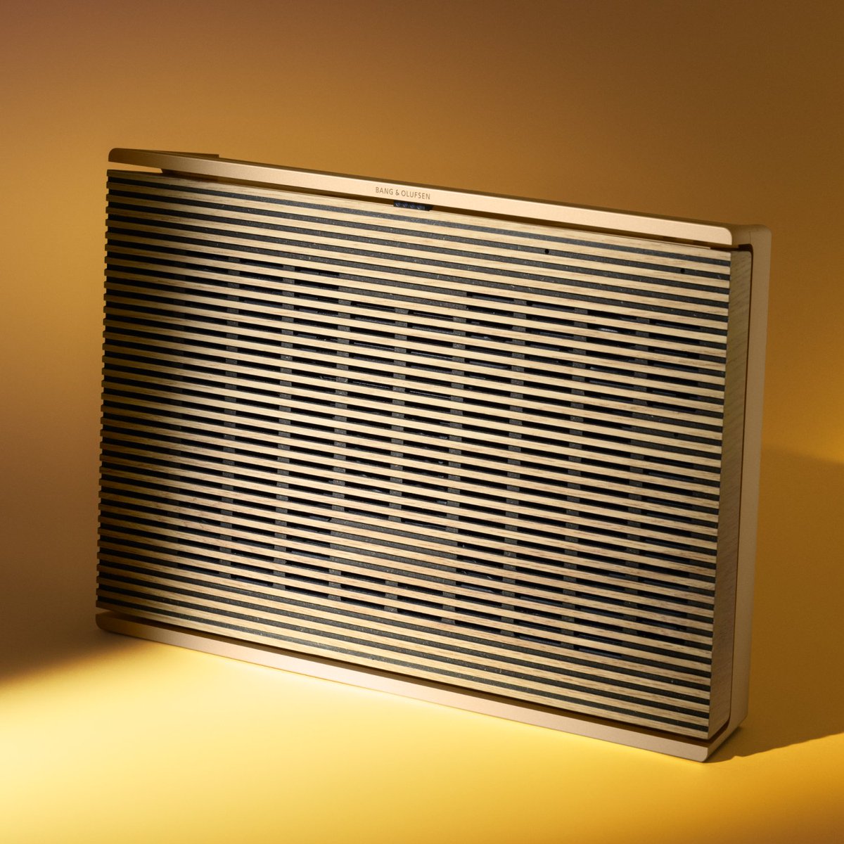 BangOlufsen's tweet photo. Smart enough to play anywhere. Sleek enough to fit everywhere. Beosound Level adapts playback to match any room, and any position. So nothing gets in the way of the music – or the goosebumps.​

#BeosoundLevel
#BangOlufsen https://t.co/Ww1cTrIscJ