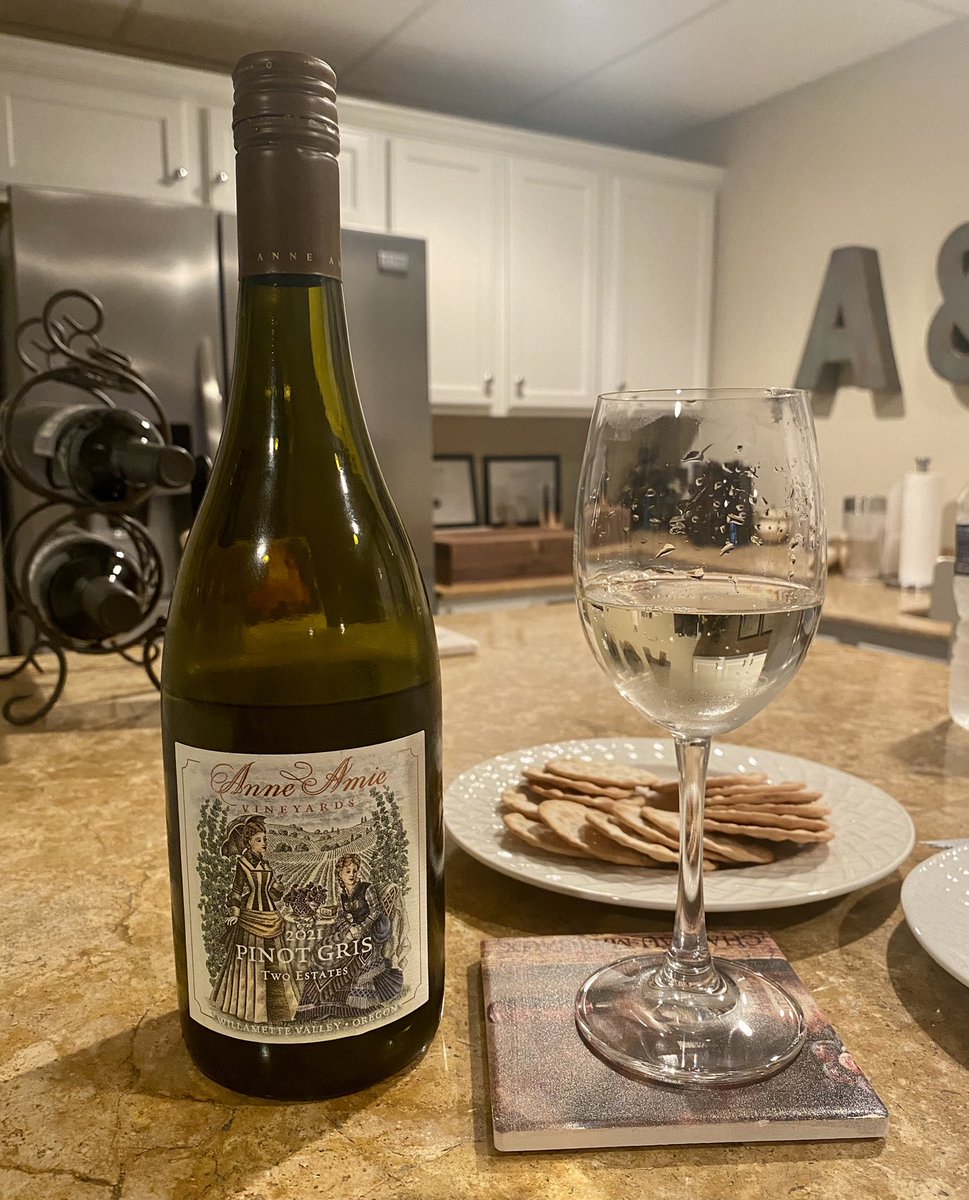 Take a look at that color on today’s Pinot Gris from <a href="/AnneAmieWines/">Anne Amie Vineyards</a>. Stunning and crisp! Hear <a href="/KeithLHerndon/">Keith Herndon, Ph.D.</a> and <a href="/cfnorsworthy/">Charlotte Norsworthy Varnum</a> talk about it on this week’s episode: open.spotify.com/episode/5VX0AH…