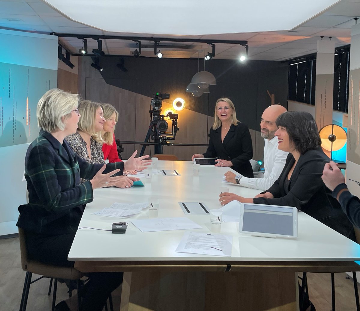 Notre réseau de mixité interne fête son premier anniversaire !🎂

L’ambition de ce cercle de solidarité : améliorer la représentation des femmes. Il promeut l’échange, la solidarité et les actions en faveur de l’égalité entre les femmes et les hommes de notre Groupe.