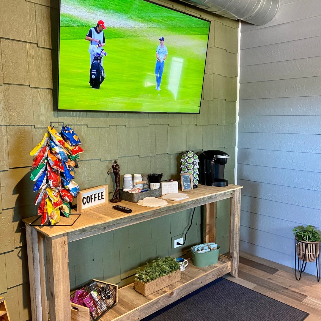 Don't forget to grab a cup of coffee or a snack at our recently installed snack bar! 

We also have a cooler full of an assortment of cold drinks if you're in need of a refreshment after your round of golf! 

#hickoryknollgolfcourse #proshop #golfproshop