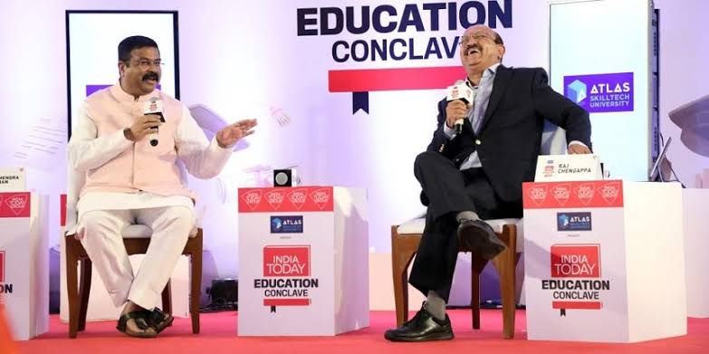 NUSA_NEETUG's tweet photo. #ResignDharmendraPradhan

How Shamelessly he is laughing on our hardships, problems, concerns, requests!! 

Does he deserve to be continue in the post of education minister ?

@dpradhanbjp @OfficeDp 
@AmitShah @narendramodi @HMOIndia @AmitShahOffice https://t.co/V2CQtVLDlU