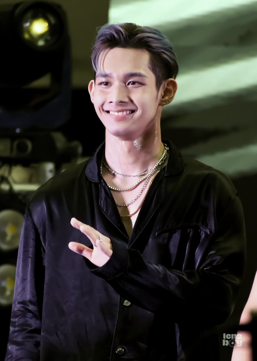 lensboyvxon22's tweet photo. [HQ] 061222 Top Class Grand Mediacon at Glorietta Activity Center #VXON_VINCE

hayst vince <3 <3 <3 <3

p.s. halatang enzo era ako ngayon HAHAHAHAHA!

#TopClassMediacon #VXON
@vxonofficial @enzovince_ https://t.co/fift39nO0h