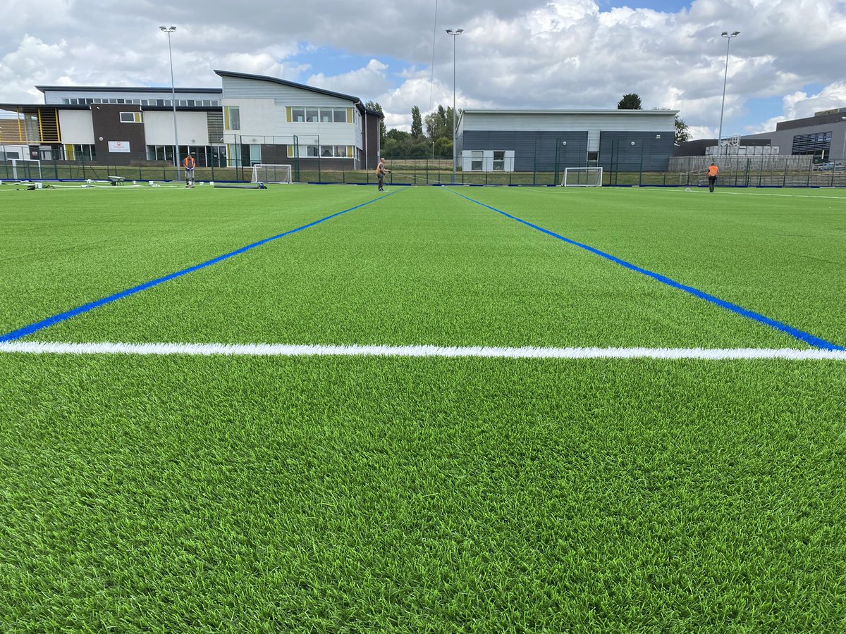 john_SSL's tweet photo. Only 13 days since project start @LeesBrookSchool in #Derbyshire. Old turf system removed, remedial base works complete, new shockpad laid &amp; #3G turf install well underway. @LeesBrookPE @SSL_Consultants @ASSportsSystems @LanoSportsUK @Archway_ALT https://t.co/1Hgxnb2Y24