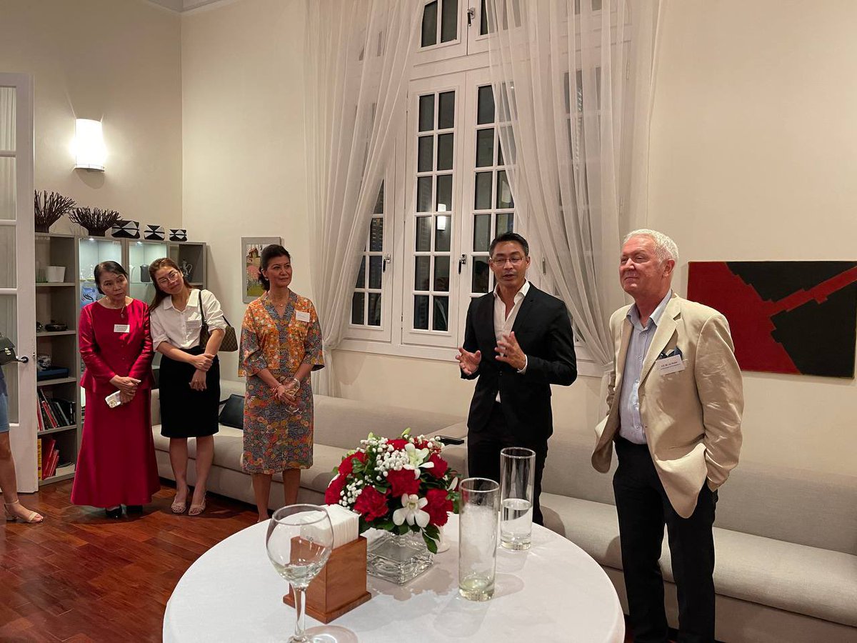 huny_nomion's tweet photo. Honored to greet former #Germany Vice Chancellor @philipproesler and discussed the great potential and opportunities for #Vietnam #blockchain #technology #crypto #investment @VietnamVBA https://t.co/jBuL63uhPE