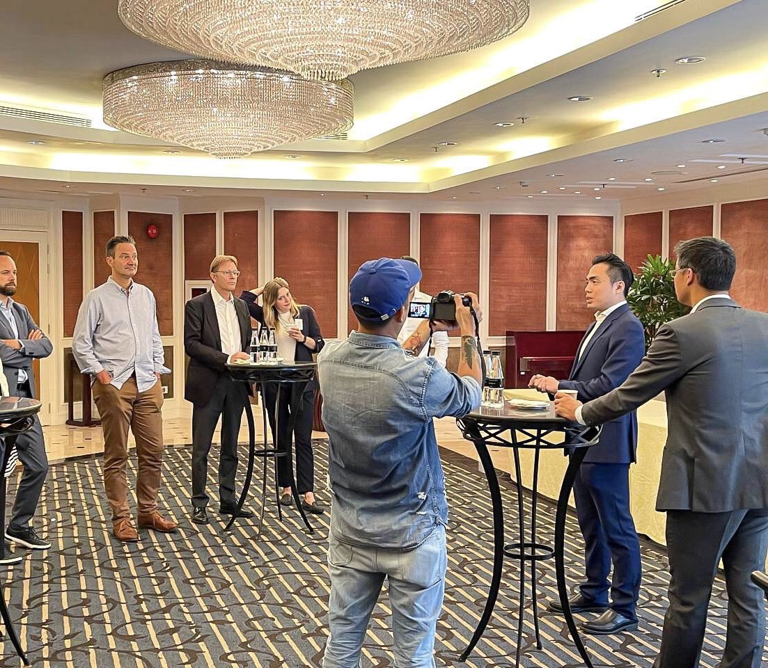 huny_nomion's tweet photo. Honored to greet former #Germany Vice Chancellor @philipproesler and discussed the great potential and opportunities for #Vietnam #blockchain #technology #crypto #investment @VietnamVBA https://t.co/jBuL63uhPE