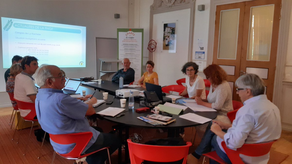 gites31's tweet photo. Tout.e.s nos administrateurs et administratrices sont attentifs lors de notre Conseil d'Administration, où notre Président présente, entre autre, le Congrès National de la FNGF 2022 à La Rochelle...
Vive l'#été ! https://t.co/zvx0EgoDFE