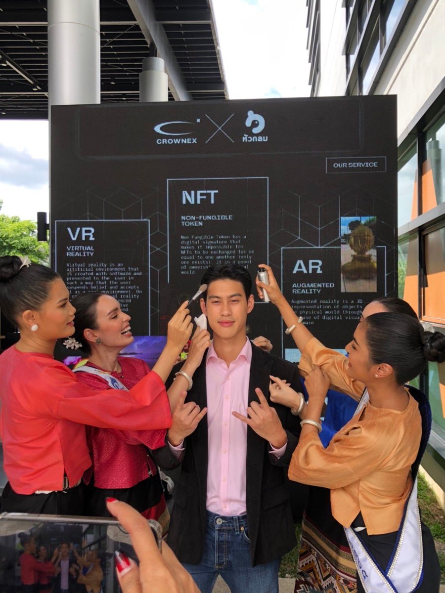 0xCrownex's tweet photo. IRL event got a bit heated today 🥵 #Crownex #NeoRama #MissCrownex https://t.co/irVN5TnCSO