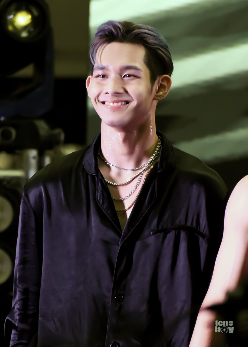 lensboyvxon22's tweet photo. [HQ] 061222 Top Class Grand Mediacon at Glorietta Activity Center #VXON_VINCE

kamukha niya 'tong emoji 😊naiiyak ako TT_TT

#TopClassMediacon #VXON
@vxonofficial @enzovince_ https://t.co/HL6OdFBOZ1