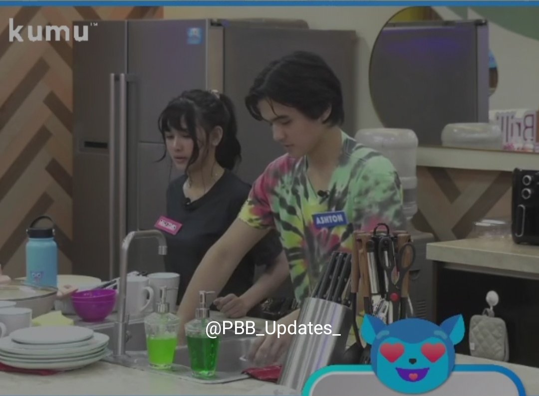 Maxtonforever's tweet photo. Ashton x Maxine cleaning and dishwashing .
nakakamiss ang maxton 😧❤

#MaxineTrinidad #Ashtonsalvador 
#maxton @maxinetrinidad_ @_ashtonnp https://t.co/w937SmdGFq