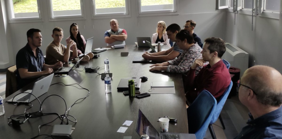 RetisInnovation's tweet photo. 🌍 #Ecomasterclass saison 7 - Hélioparc
⭐ Aujourd’hui, session « Pitch coaching » avec 6 entreprises d'@Helioparc  
 ⭐ Avec Guillaume Ménard, notre coach &amp; notre talent-pool d'experts
 ⭐ Ecomasterclass, un programme #Retis soutenu par @ademe &amp; avec @CeeiCreativ https://t.co/E1HEfmHYGX