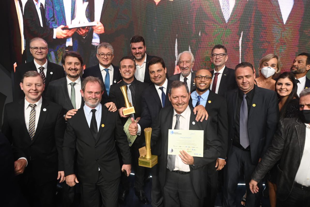 JulioAgostini1's tweet photo. Prefeito Marcelo Bernardelli de Jacarezinho PR , campeão nacional do Prêmio Sebrae Prefeito Empreendedor categoria cooperação inter municipal https://t.co/mRTIQjPksi