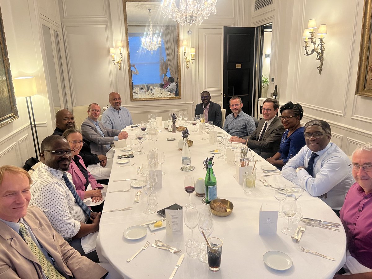 DiengLam's tweet photo. Dinner de travail entre les délégations sud Africaine et Française du TUT (Pretoria) CPUT (CapeTown) @ZA et Université Gustave Eiffel ⁦@UGustaveEiffel⁩ @UniEiffel_VPInt⁩ en présence des directeurs respectifs pour le #FSATI, #TUT, #CPUT, #UGustaveEiffel #FranceInSA https://t.co/fSMlTdS2Uk