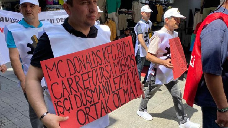 YurtseverHaber's tweet photo. Lezita mücadelesi İstanbul'a taşındı: İşçilerin ve sendikanın gücünü sınamaya kalkmayın! 

https://t.co/M0mE3B9C7s https://t.co/AvJTvaphNh