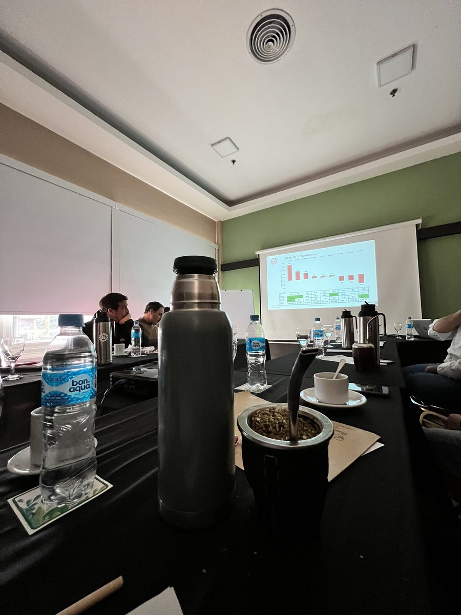 Taller de intercambio técnico junto a la red comercial! <a href="/lgsemillas/">LG SEMILLAS 🌽🌻🌾🌱</a> 🌽
Ajustando manejo y posicionamiento de la mano de <a href="/IngHCChaves/">Hector Chaves</a>!