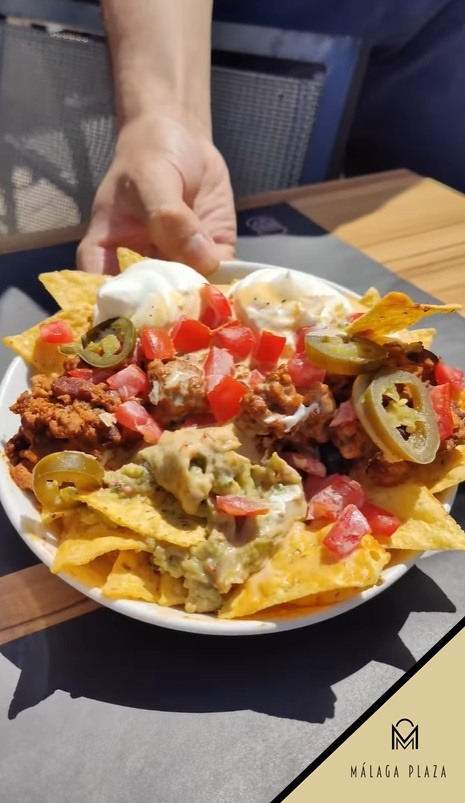 Bien como entrante delante de unas ricas hamburguesas o ¿por qué no? como picoteo a media tarde junto a unas 🍻 ¡siempre, siempre, siempre, apetecen unos #nachos de <a href="/goiko/">GOIKO</a> !😊  Ven a disfrutarlos estando fresquit@ en nuestro centro comercial.

#Málaga #MálagaPlaza