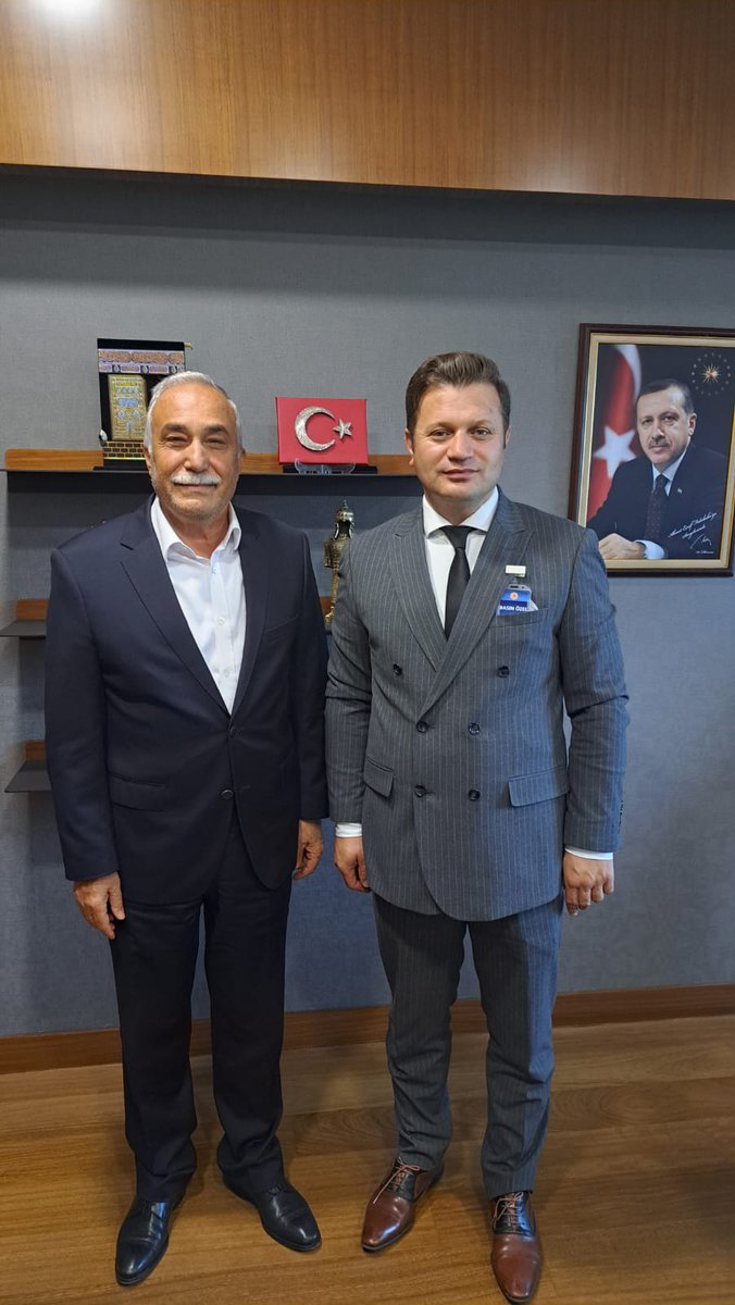 aefakibaba's tweet photo. Anadolu izlenimleri Genel Yayın  Yönetmeni Tarım yazarı Muhammet OLUKLU ve İnternet https://t.co/Nsm95WEnsS Genel Yayın Müdürü, köşe yazarı Erdem NOYAN'ı Gazi Meclisimizde ağırladık. Kendilerine nazik ziyaretlerinden dolayı teşekkür ediyorum. https://t.co/0zwyWg0W1u