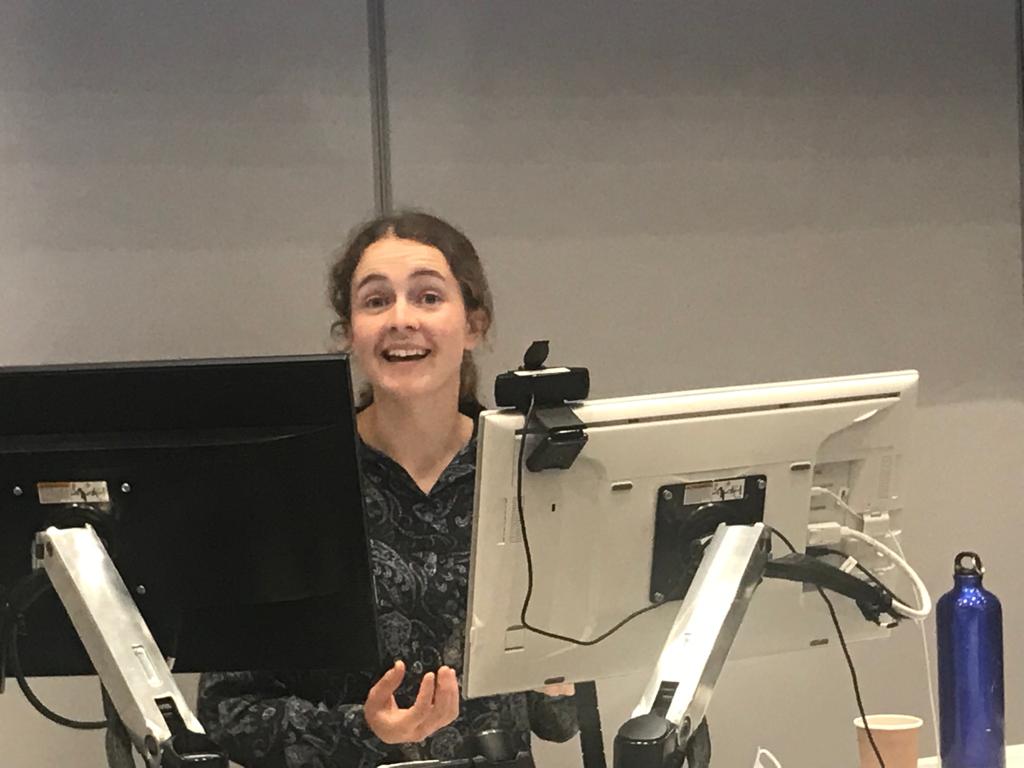 Partridge2019's tweet photo. Excellent opportunity to discuss all things alpha-cell related at #ExeterARE with fellow PhD students. Great to be back together face-to-face after so long, and hearing about the wide variety of research at @ExeterMed! 👩🔬🔬 https://t.co/xbDatzctq9