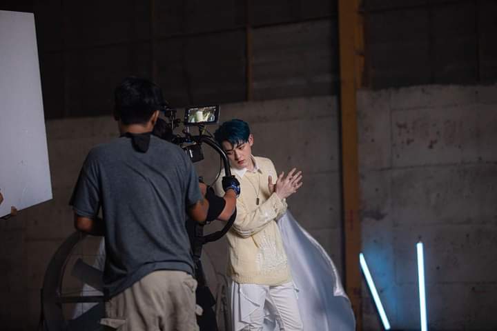Element_Brazil's tweet photo. [BASTIDORES] a Star Hunter liberou algumas fotos dos bastidores da gravação do MV de TIKITAKATA. Veja as fotos nessa thread 

#TIKITAKATA #ELEMENTTH #StarHunterEntertainment #BankElement #BonusElement #BuzzElement #KadElement #ToraElement https://t.co/xI4s2xNpmb
