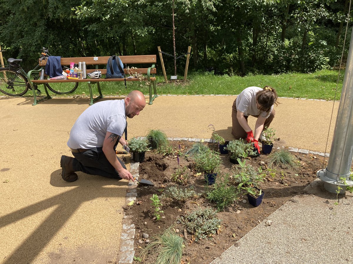 Unfortunate trespass events prevented <a href="/FSFundraising/">Forever Stars</a> completing their planting project at the Serenity Garden🌷

Huge thanks to <a href="/UniofNottingham/">Uni of Nottingham #WeAreUoN</a> staff and students from <a href="/UoN_Consoc/">UoN Conservation Soc</a> for giving up their time and stepping in to help get it all done before an event this Saturday 👍🏻