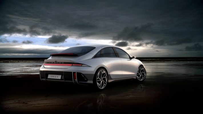 AnanseOnline's tweet image. Hyundai reveals the IONIQ 6 EV sedan, the eagerly-anticipated follow-up to its IONIQ 5 techcrunch.com/2022/06/29/hyu… #Automotive #Transportation #autonomousvehicletechnology