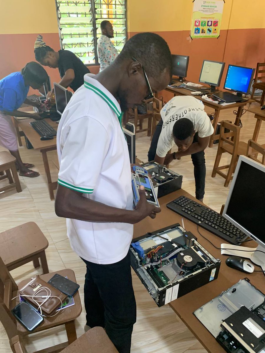 MaximNyansa's tweet photo. We strive to make our digital transformation program in schools sustainable by taking a step further in teacher's training.Our training include both soft and hard skills where teachers are trained in basic software and hardware repairs to aid in maintenance of the ICT facilities. https://t.co/ZcRaqrRzar