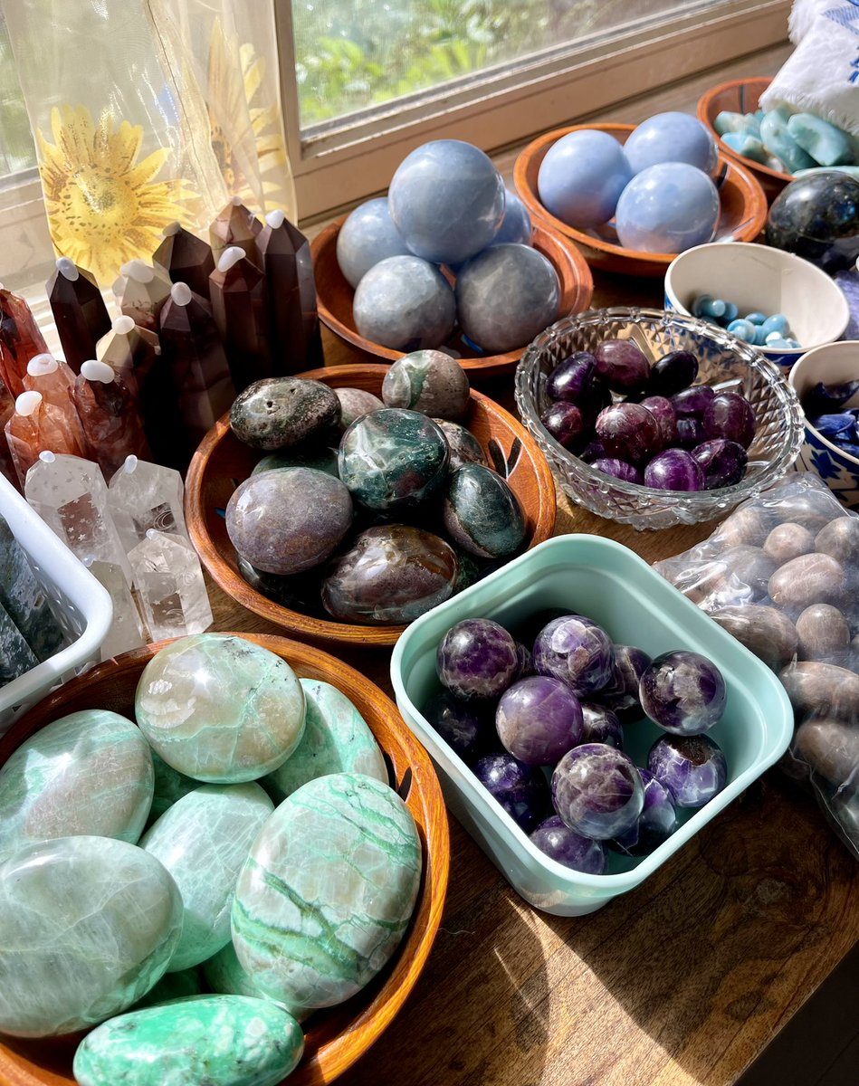A thread of some of my personal favorite crystals currently looking for homes in the shop ✨🧚🏼‍♀️