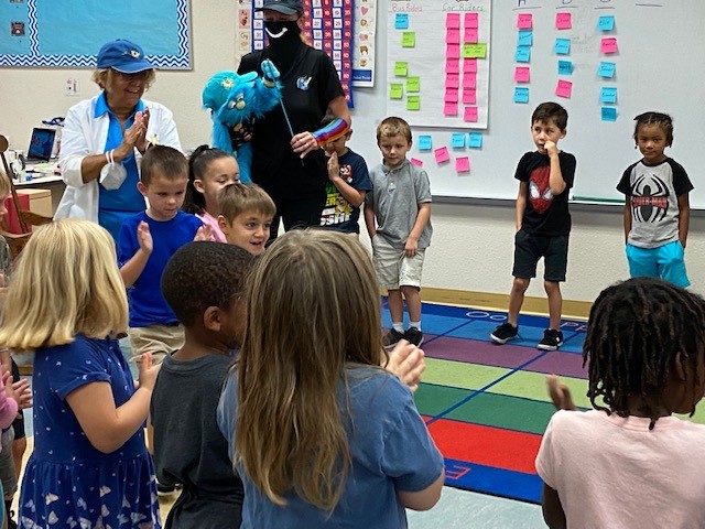 kls_krista's tweet photo. Moonshot visited STEP into Kindergarten classrooms this week to read, talk, play, sing, and create together. Families can also participate in the weekly Moonshot Treasures activities at home. @IRCSchools @PuppetTla @TLA_Moonshot @GreenJulieL #Malits #TitleISupport #STEP2022 https://t.co/P6uXsUQU65