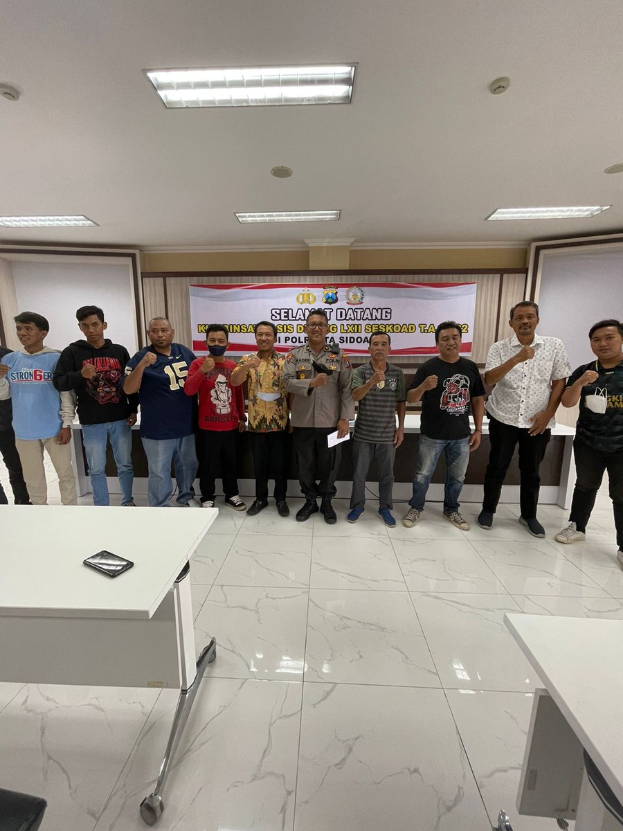 DeltamaniaId's tweet photo. IJIN KELUAR!
Kami mengucapkan Selamat Datang LA Mania Di Bumi Delta, Enjoy Sidoarjo!!
Ayo Bersama-sama menjaga Rumah kita Tercinta!!
See You 2 Juli!
SALAM VIRUS DAMAI
#IdentitaseDarjo #deltamania #deltrasisback #deltrasofficial #lamania #persela #kitasaudara https://t.co/1lue1PdQp3