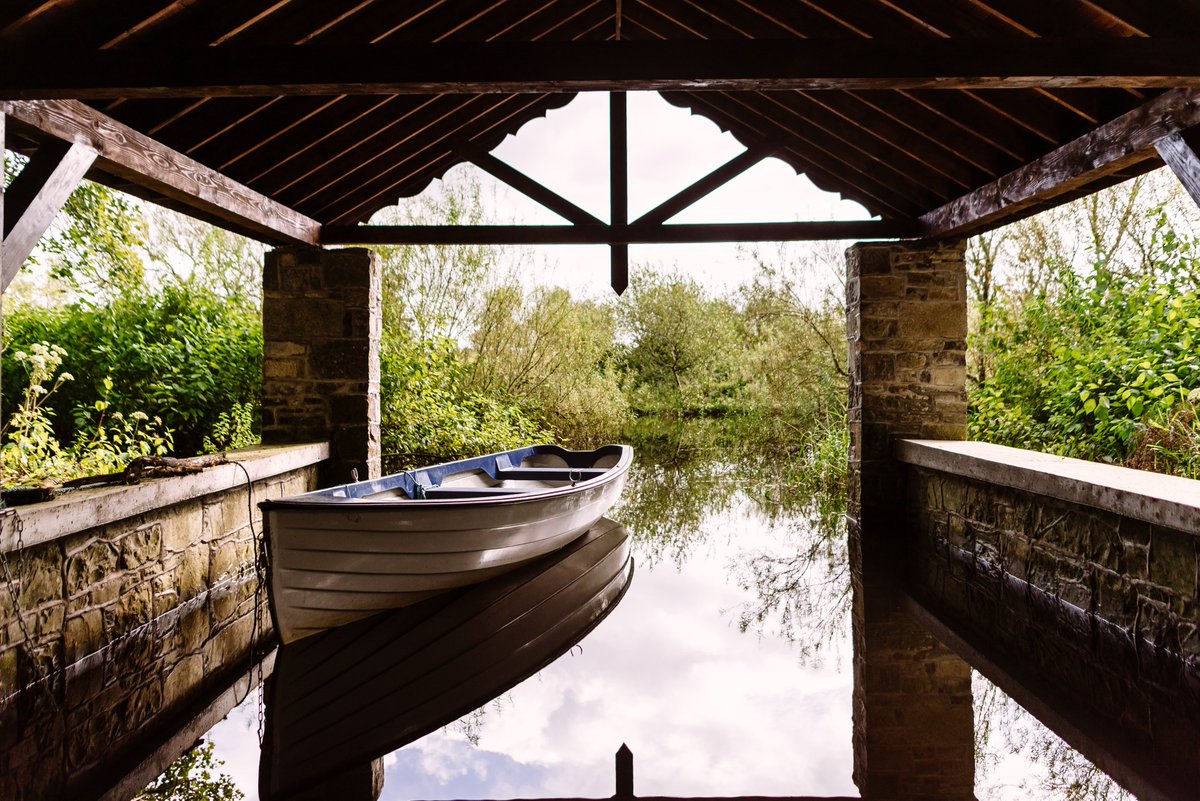RomanticCastles's tweet image. Markree Castle is One of the largest privately-owned castles in Ireland, it is situated on a secluded 500-acre estate. 

The gorgeous grounds is full of mature trees, meticulously manicured gardens, and even the River Unshin flowing through the castle estate. 

#CastleHotels