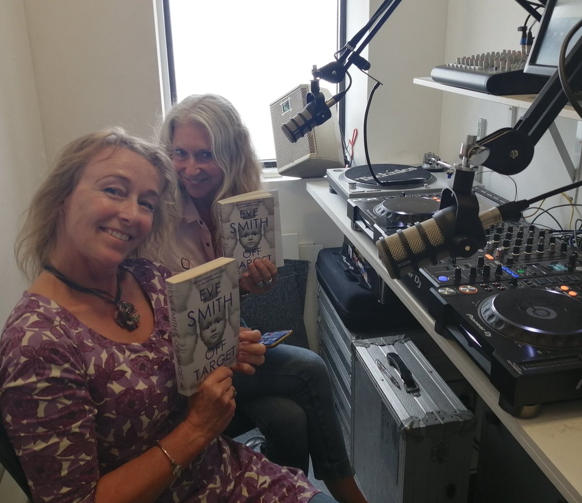 Huge thanks to Bex and Terry <a href="/LdnNorthbound/">NorthboundRadioLDN</a> radio for hosting me this morning and tolerating my eclectic tracks. We discussed #OffTarget plot hooks, inspiration and fave films so of course #BladeRunner and the amazing Vangelis soundtrack got a mention.
Recording link to follow!