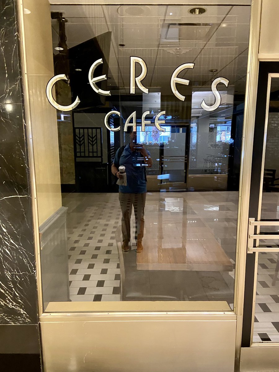 2x4seven's tweet photo. Watched all of @TheBearFX on @hulu this week. Great show with @JeremyAllenReal, @EbonChe and @ayoedebiri. WOW! Great job to all, and the #Chicago scenes are amazing. Had to take a picture of @Ceres_CafeIL on the way to work in the @cbotbuilding . #Chicagobeef https://t.co/iqMxAc2ehP